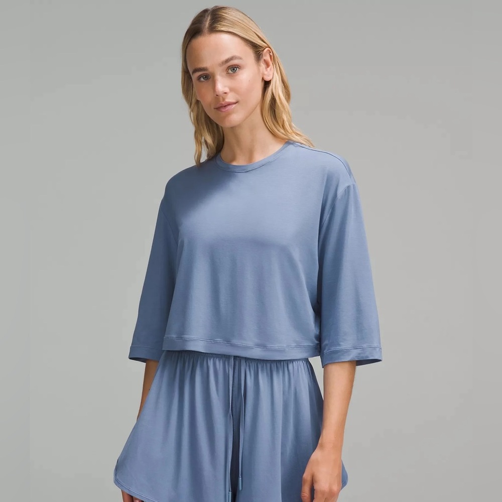 NWT lululemon cropped short sleeve top, relaxed fit size 8